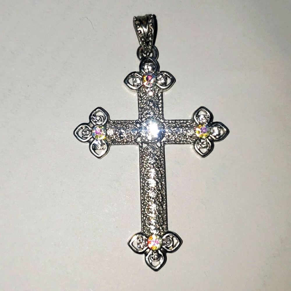 Cross pendant